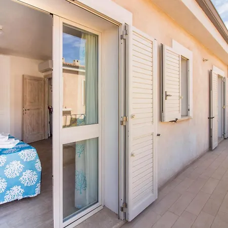 Guesthost - Modern Apartment Near The Beach