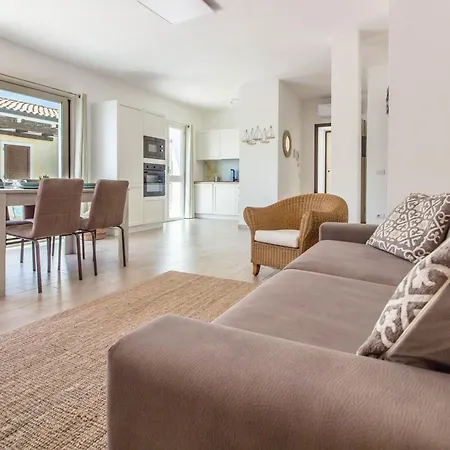 Guesthost - Modern Apartment Near The Beach パラーウ