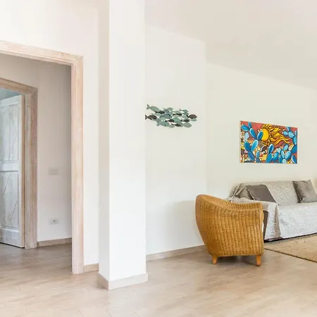 Guesthost - Modern Apartment Near The Beach