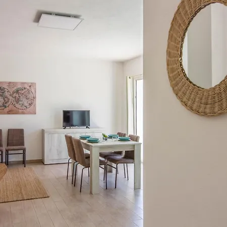 Guesthost - Modern Apartment Near The Beach アパート パラーウ