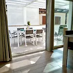 Appartamento Guesthost - Modern Near The